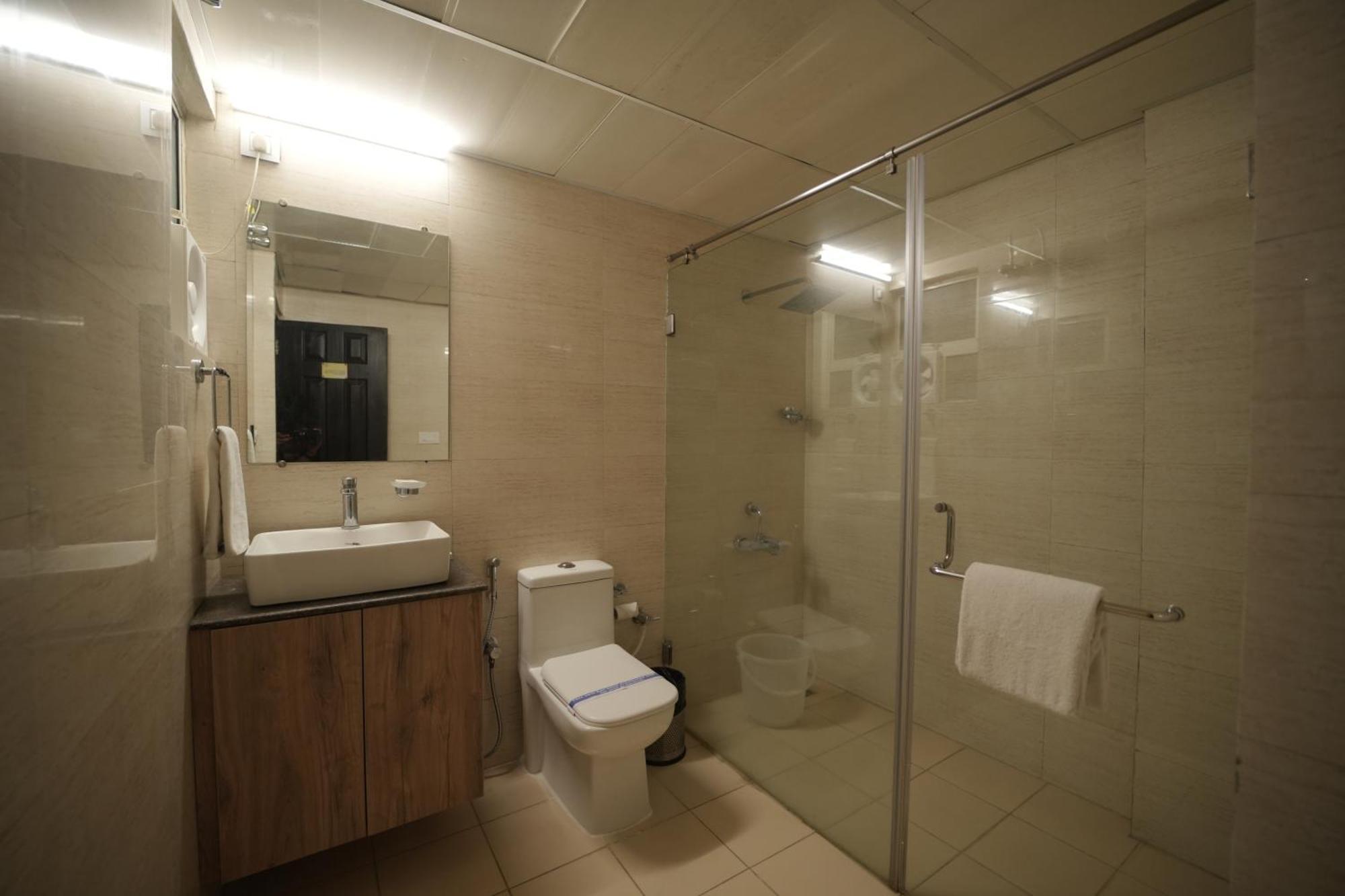 Hotel Nagarjuna Suites Бангалор Экстерьер фото